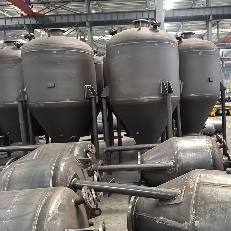Custom Storage Tanks Custom storage tanks are engineered vessels designed according to specific requirements for storing, processing, or temporarily holding liquids, gases, powders, or other industrial materials. Compared with standard tank